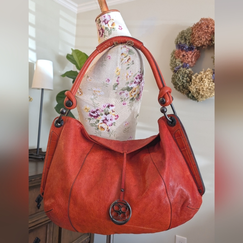 BCBG Maxazria‎ elegant tote bag